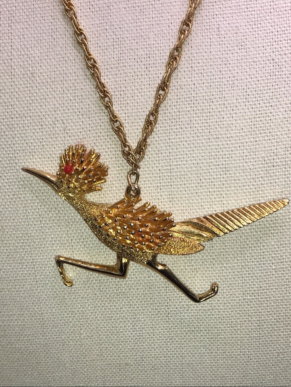 Vintage Gold-Tone 4”+ Roadrunner Bird Pendant Necklace with Red Eye Accent